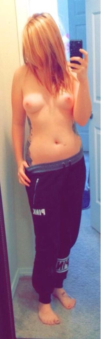 HotSoxGirl93 / Hot_Milfy_Mom's Daughter Nude Leaks Photo 4