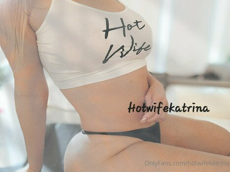 hotwifekatrinafree Nude Leaks Photo 27