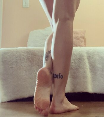 Isabela Fialho / bela.feetoes / fialhoisabela / isa.bela.feet Nude Leaks OnlyFans Photo 3