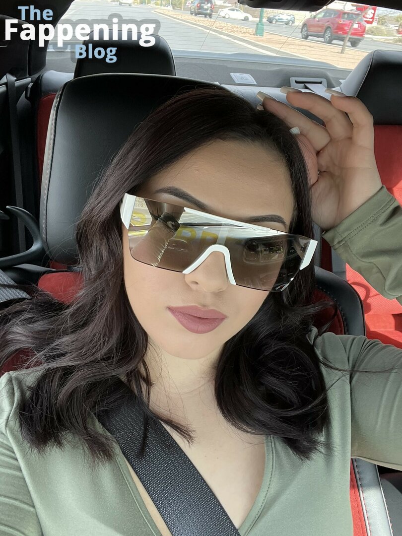 Simplybella01's intense expression