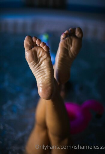 ishamelesss Nude Leaks Photo 14