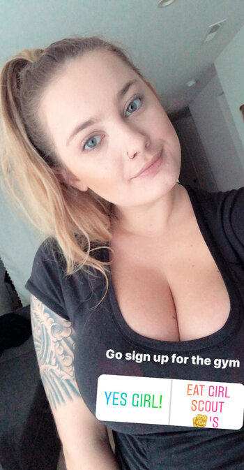 itssbriibitchh / slimthickbrifree Nude Leaks OnlyFans Photo 10