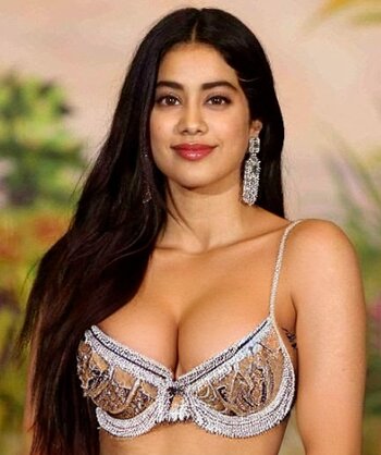 Janhvi Kapoor / janhvikapoor Nude Leaks Photo 21