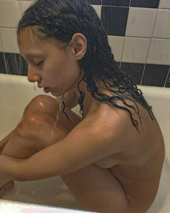Jazelle Zanaughtti / Uglyworldwide Nude Leaks Photo 37