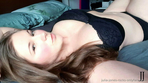 julia-jones-rocks Nude Leaks Photo 29