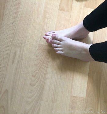 just_me_and_my_feet Nude Leaks Photo 1
