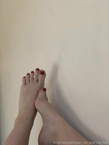 just_me_and_my_feet Nude Leaks Photo 2