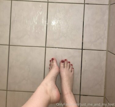 just_me_and_my_feet Nude Leaks Photo 3