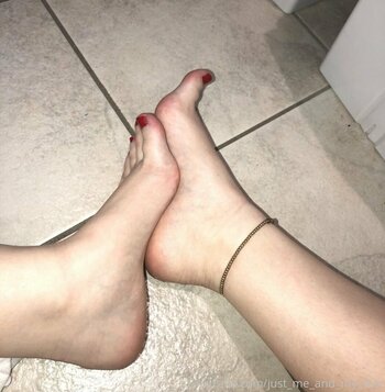 just_me_and_my_feet Nude Leaks Photo 5