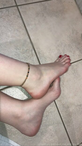 just_me_and_my_feet Nude Leaks Photo 6