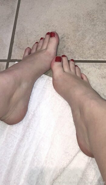 just_me_and_my_feet Nude Leaks Photo 7