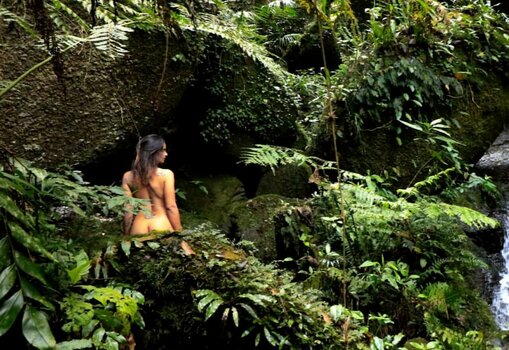 Kami Queiroz / SOS Mochileiras / tropicalraccoon Nude Leaks Photo 2