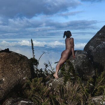 Kami Queiroz / SOS Mochileiras / tropicalraccoon Nude Leaks Photo 12