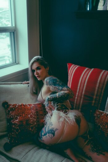 Katie Hollow / katiehollowofficial Nude Leaks Photo 9