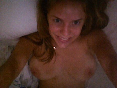Kelli Garner / itsmekelligarner Nude Leaks Photo 43