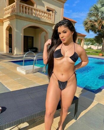 Kellyta Tharsys / docepequena_ / kellytatharsys Nude Leaks OnlyFans Photo 2