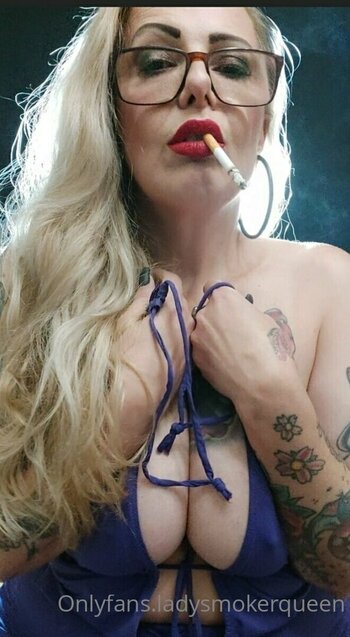 lady.smoker.queen Nude Leaks Photo 14
