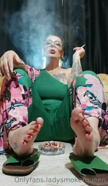lady.smoker.queen Nude Leaks Photo 33