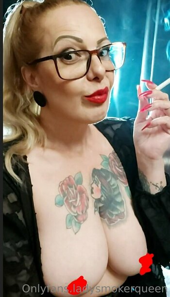 lady.smoker.queen Nude Leaks Photo 46