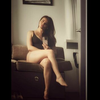 Lana Parilla / lanaparrilla Nude Leaks Photo 9