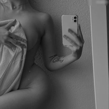 Lara_mde Nude Leaks Photo 8