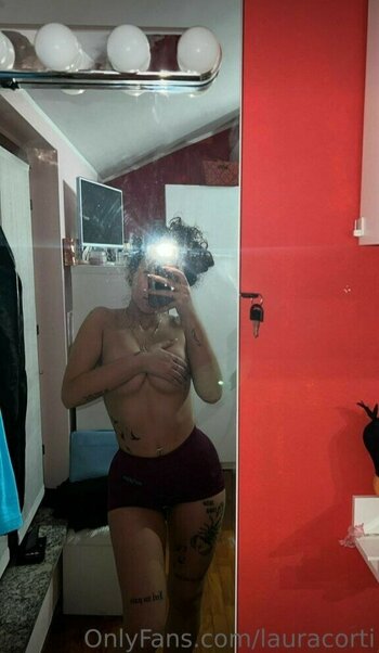 Laura Corti / lauraacortii / lauracorti Nude Leaks OnlyFans Photo 39