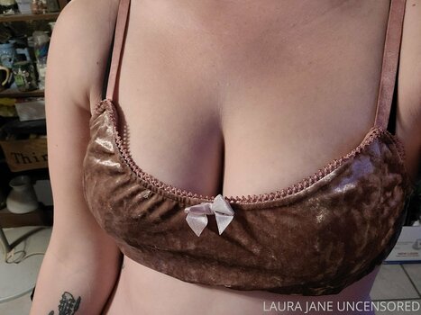 laurajaneuncensored Nude Leaks Photo 37