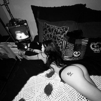 Layla Shapiro / Toopoor Nude Leaks Photo 4