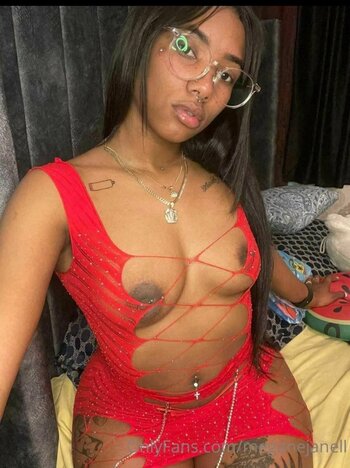 leonorbr29 / leonor_br29 Nude Leaks OnlyFans Photo 2