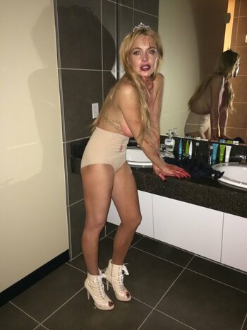 Lindsay Lohan / lindsaylohan Nude Leaks Photo 1888