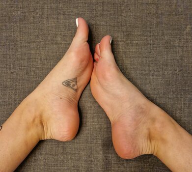 Livie Feet / LivieFeet / tattoo_french_feet Nude Leaks OnlyFans Photo 2