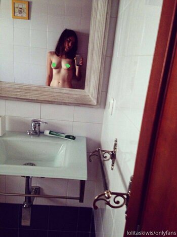 lolitakiwis Nude Leaks Photo 22