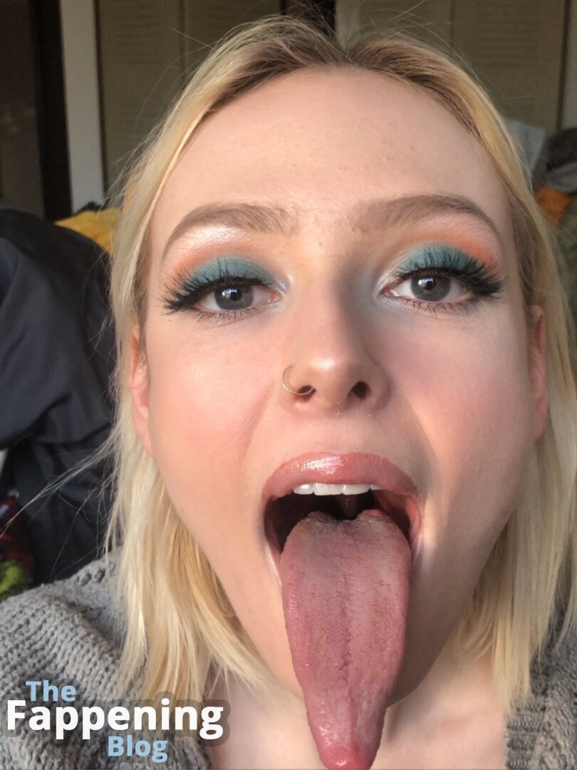 Long Tongue Fetish / _longtonguelewis / diqueentongue / longtonguelewis  Nude Leaks OnlyFans Photo 30 | #TheFappening