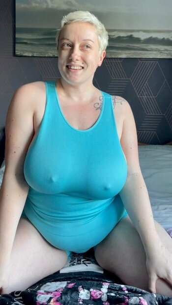 lornainreallife / colourful_cougar Nude Leaks OnlyFans Photo 12