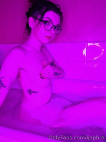 LouiseJulie / ljaphra / ljaphraof / louisejulie_ Nude Leaks OnlyFans Photo 6