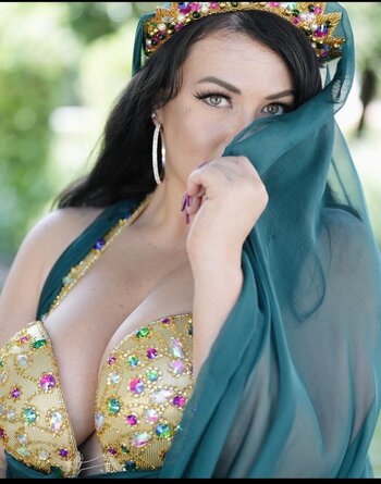Luxie Zahra / luxdivinitydance / luxiezahraa Nude Leaks Photo 1