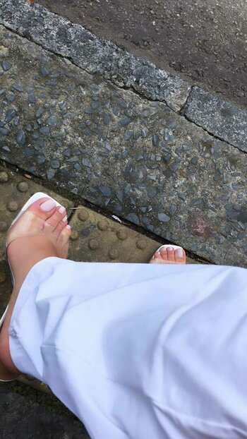 Lyz Feet / Antiga Lary / lyz.yah Nude Leaks Photo 12