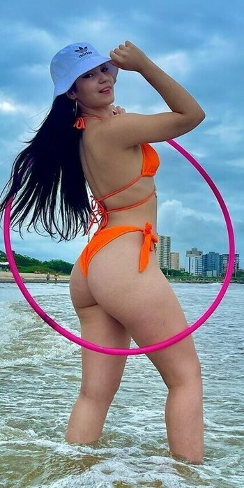 Mari Robattini / A moça dos Bambolês / marirobattini Nude Leaks Photo 3