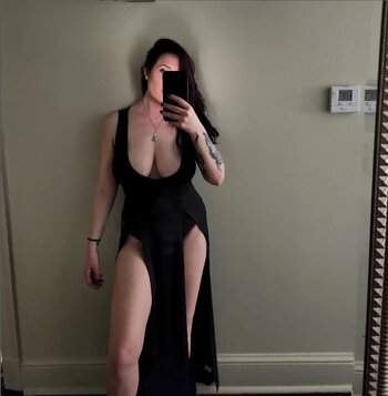 Megg Savage / megg_savage / the_witch_nexxt_door_ Nude Leaks OnlyFans Photo 2