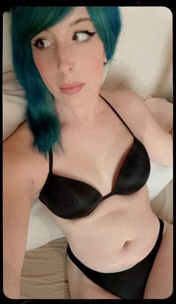 Merry Cherry Bomb's Blue Hair / chacherrybombs / maryycherryy Nude Leaks OnlyFans Photo 3