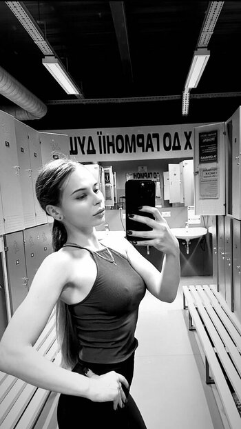 Mihalina Novakovskaya / mihalina_novakovskaya Nude Leaks Photo 9