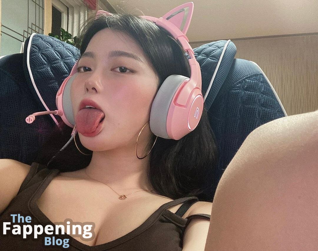 Mihye02 bares all for admirers