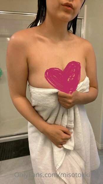 misotokkifree Nude Leaks Photo 14