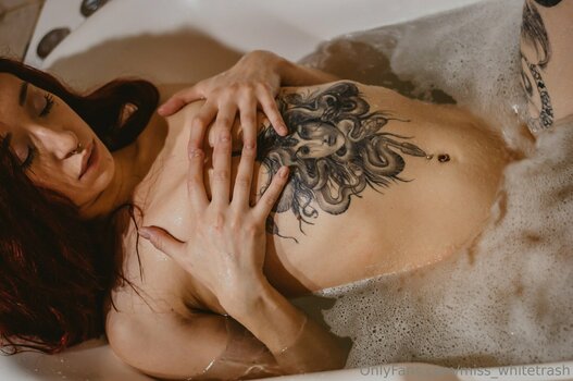 miss_whitetrash Nude Leaks Photo 21