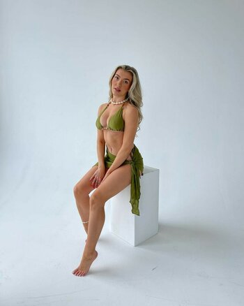 Molly Marsh / Best known: Love Island / mollygracemarsh Nude Leaks Photo 9