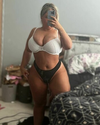 Molly OS / _osheamolly_ / maybemollyy Nude Leaks OnlyFans Photo 15