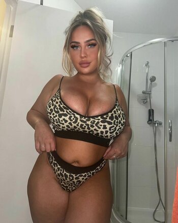 Molly OS / _osheamolly_ / maybemollyy Nude Leaks OnlyFans Photo 18