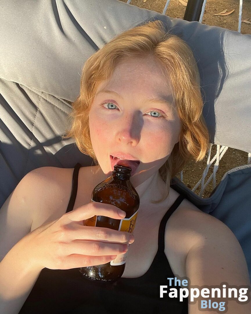 Molly Quinn / lassmolly / mollycaitlynquinn Nude Leaks OnlyFans Photo 3 |  #TheFappening