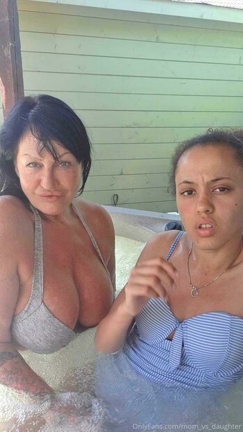 mom_vs_daughter Nude Leaks Photo 19
