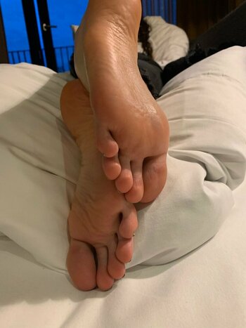 neolasoles / feet.ofneola Nude Leaks OnlyFans Photo 19